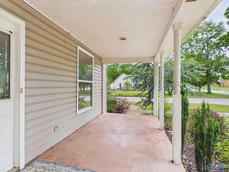 501 Prospect Dr SE — Photo 40