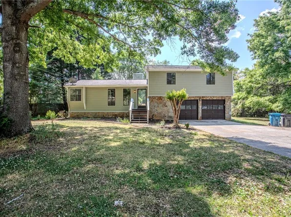 1287 Candlelite Ln, Snellville, GA 30078