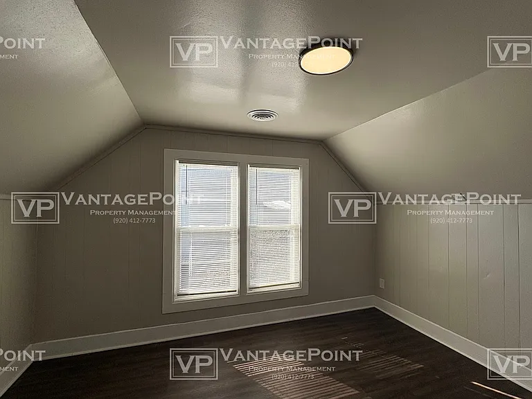 521 1/2 S Sawyer St — Photo 7