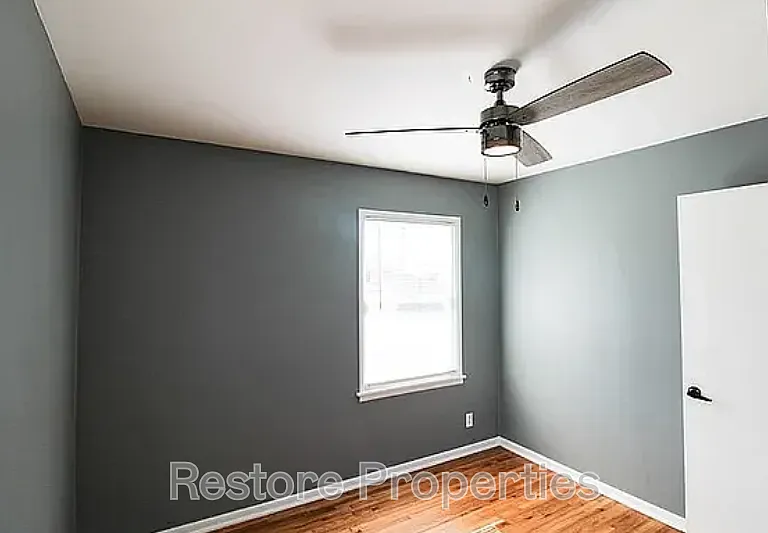 1914 W 46th St — Photo 9