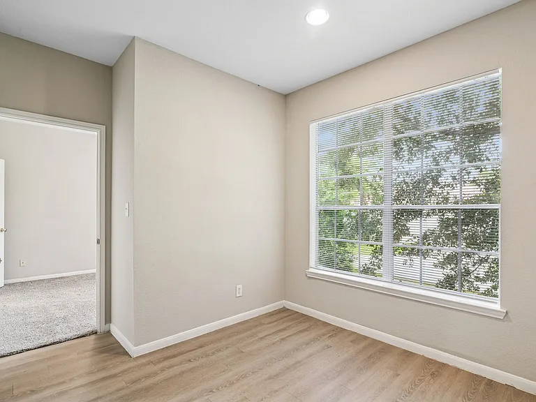 Chelsea Apartments — Photo 5