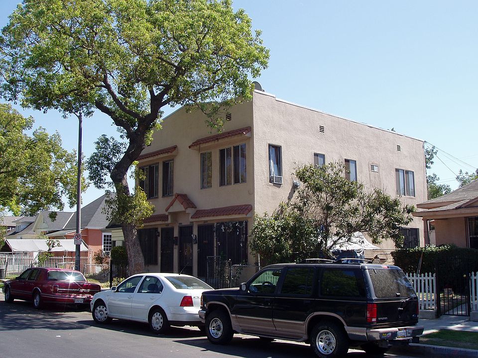 2nd image of 1416 E 52nd St