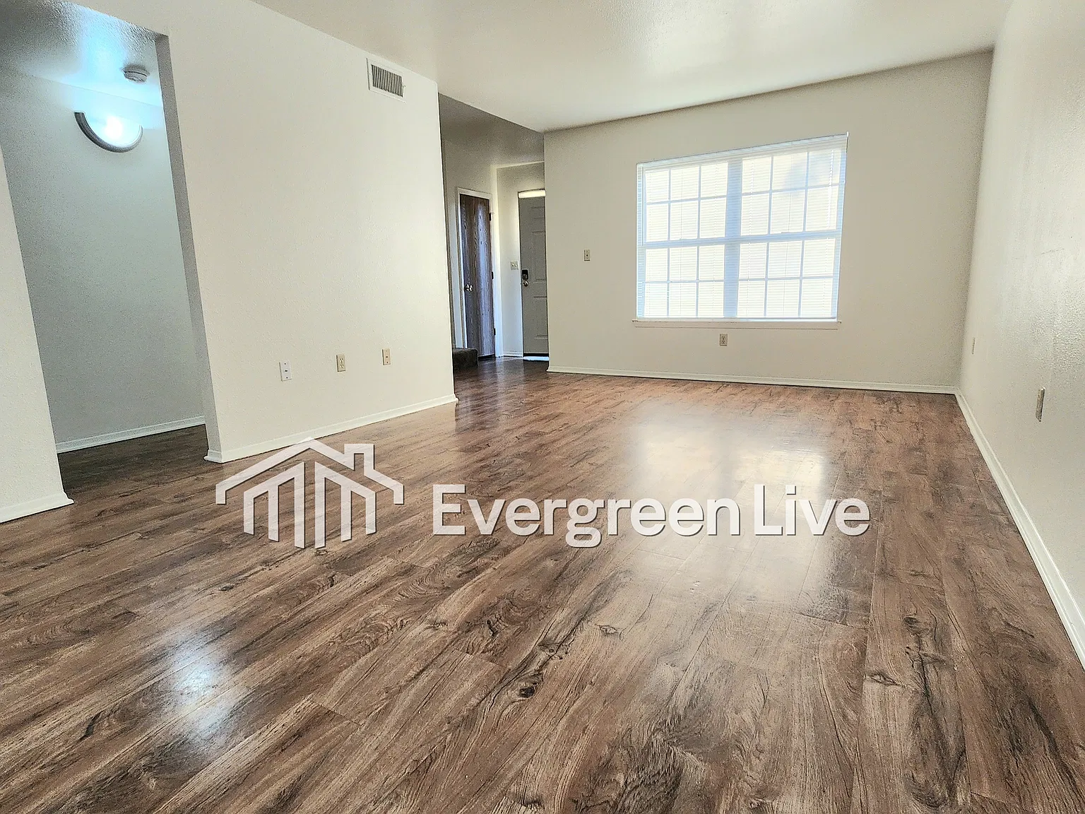 4 bed, 2.5 bath, 1390 sqft, $1,245 — Photo 4