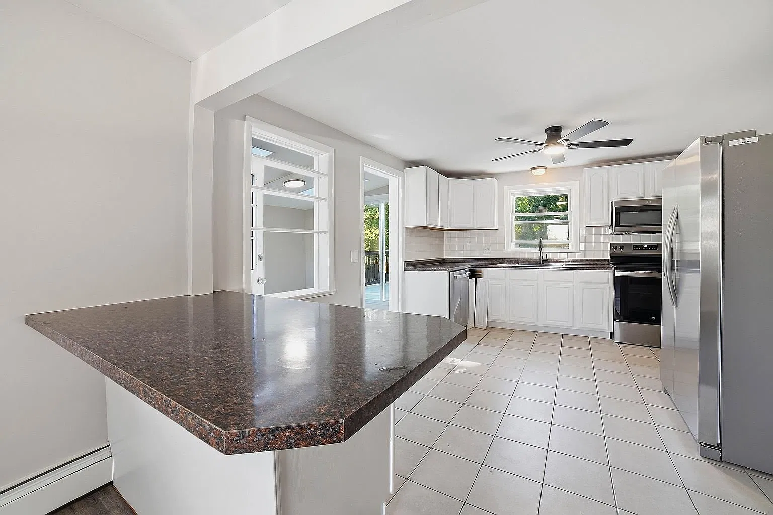 200 N Quinsigamond Ave — Photo 4