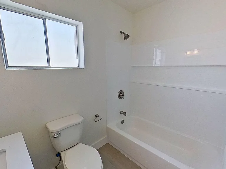 437-443 W Valencia Dr — Photo 16