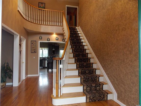 2nd image of 327 Fairway Dr