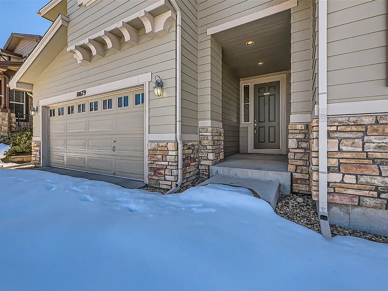 10679 Cedarcrest Cir — Photo 2