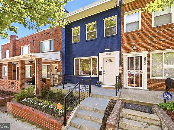 2nd image of 2206 16th St NE