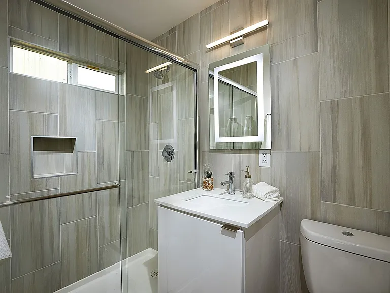 Newly Renovated Community 2 Blocks From The Beach! — Photo 22