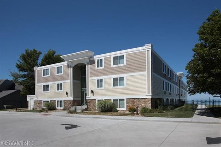 1st image of 223 N Shore Dr