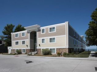 223 N Shore Dr, South Haven, MI 49090