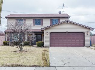 258 S Elmwood Ln, Bartlett, IL 60103