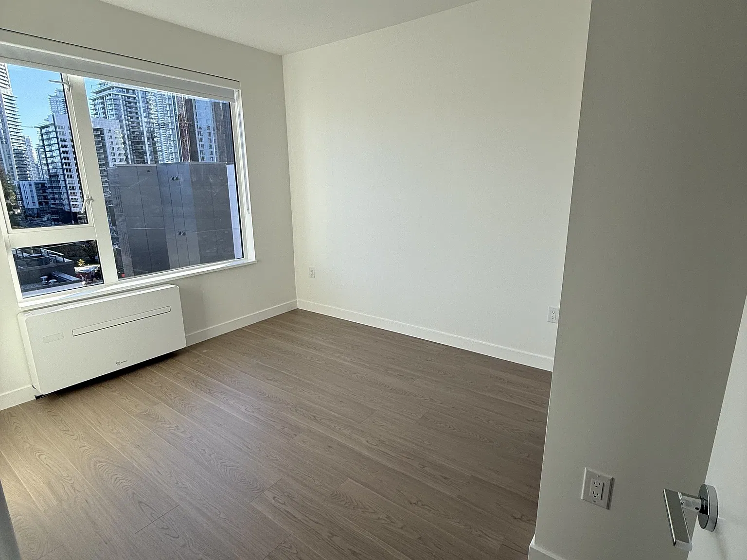 2 bed, 900 sqft, $3,000 — Photo 4