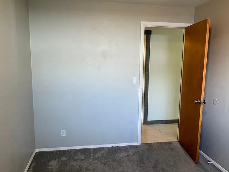 2109 S Illinois Ave — Photo 12