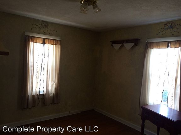 4th image of 1704 N Alden Rd