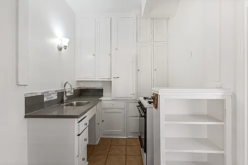 21 Westminster Ave #208 Photo 1