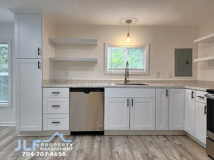 706 N Caldwell St — Photo 4