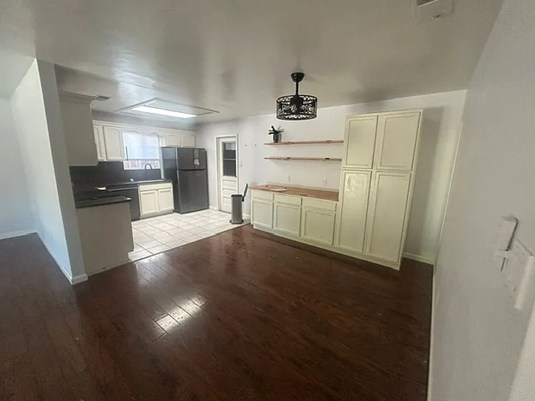 1331 W Mary Ct — Photo 6