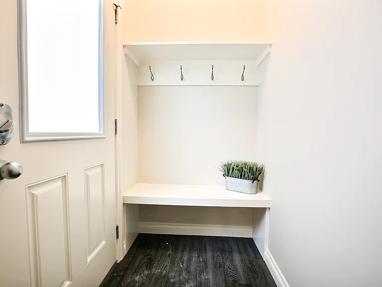 5636-5636B Vedette Rd #5600 — Photo 10