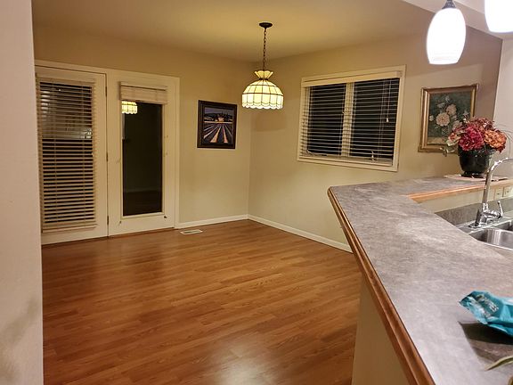 hardwood floor in dinning room