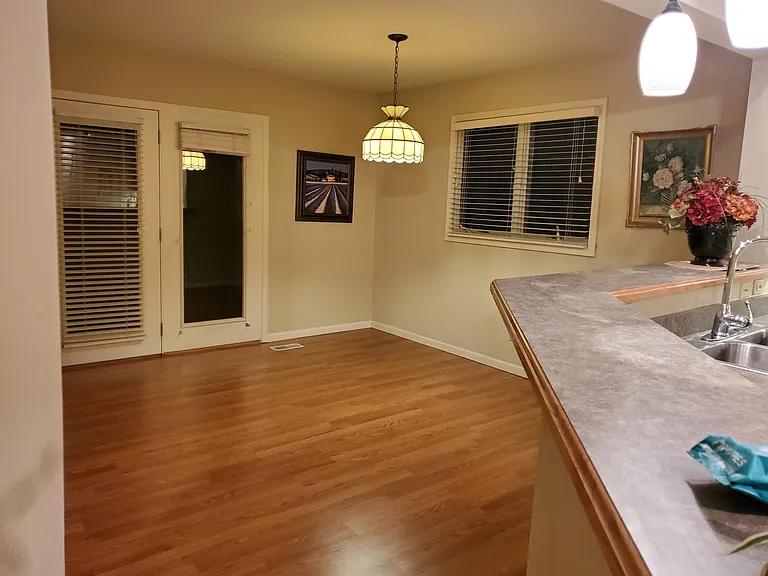 hardwood floor in dinning room