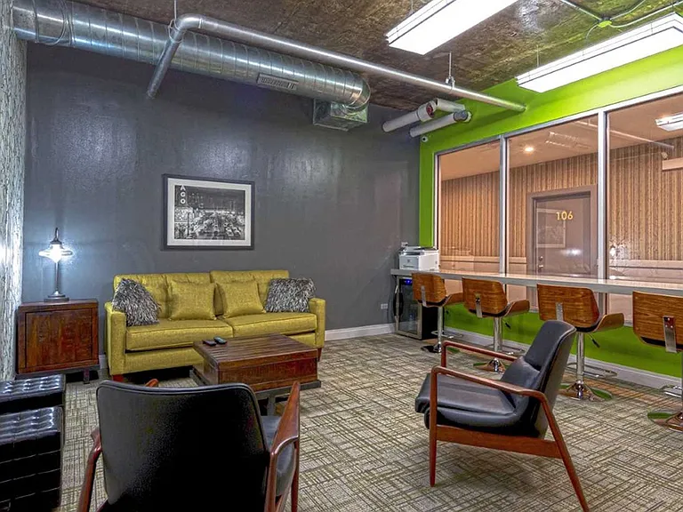 Covington - 4600 N Clarendon Ave — Photo 10