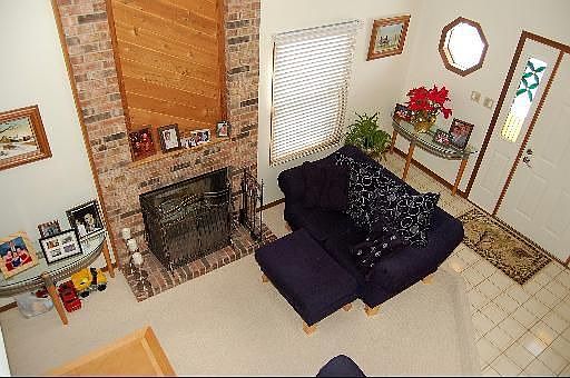 4th image of 15719 Chesterfield Ln
