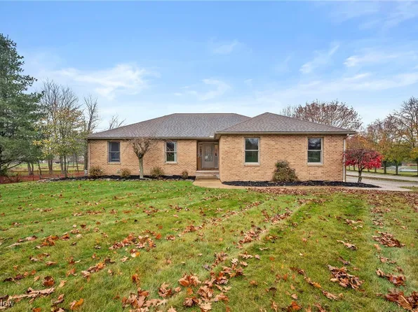 4100 Hunters Ridge Dr, Ravenna, OH 44266