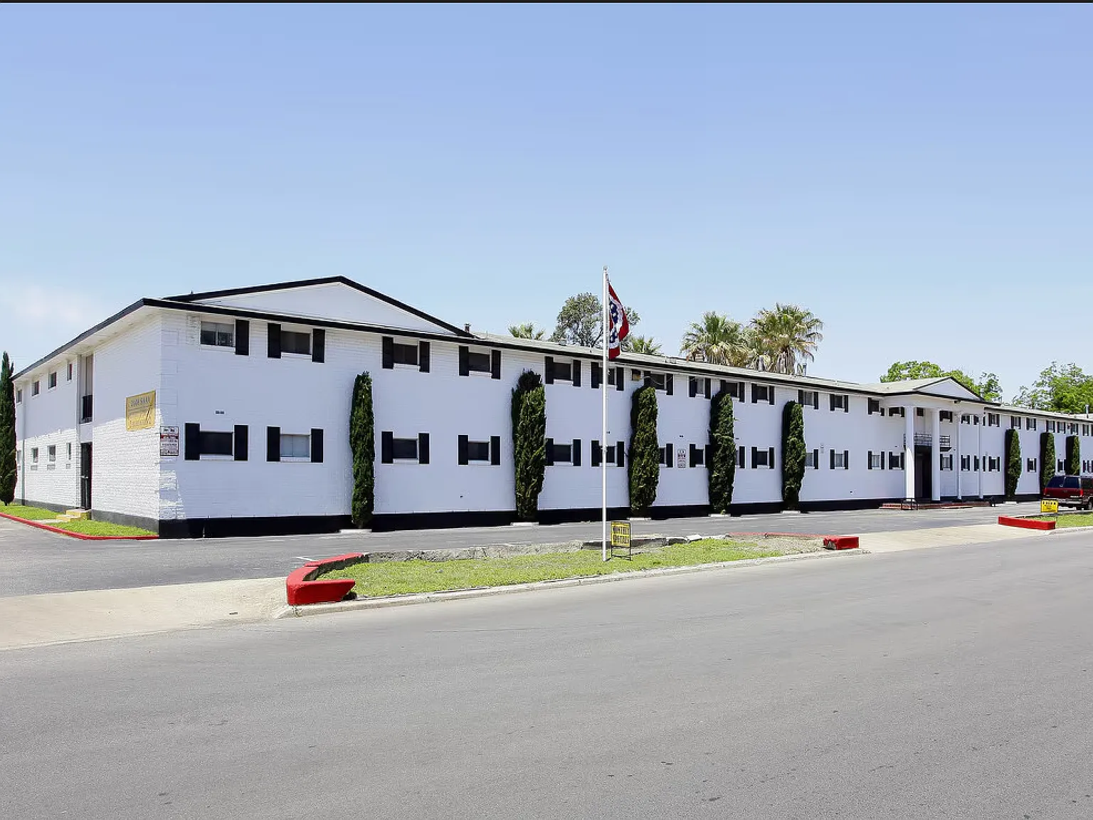 Westwinds Apartments — Photo 1