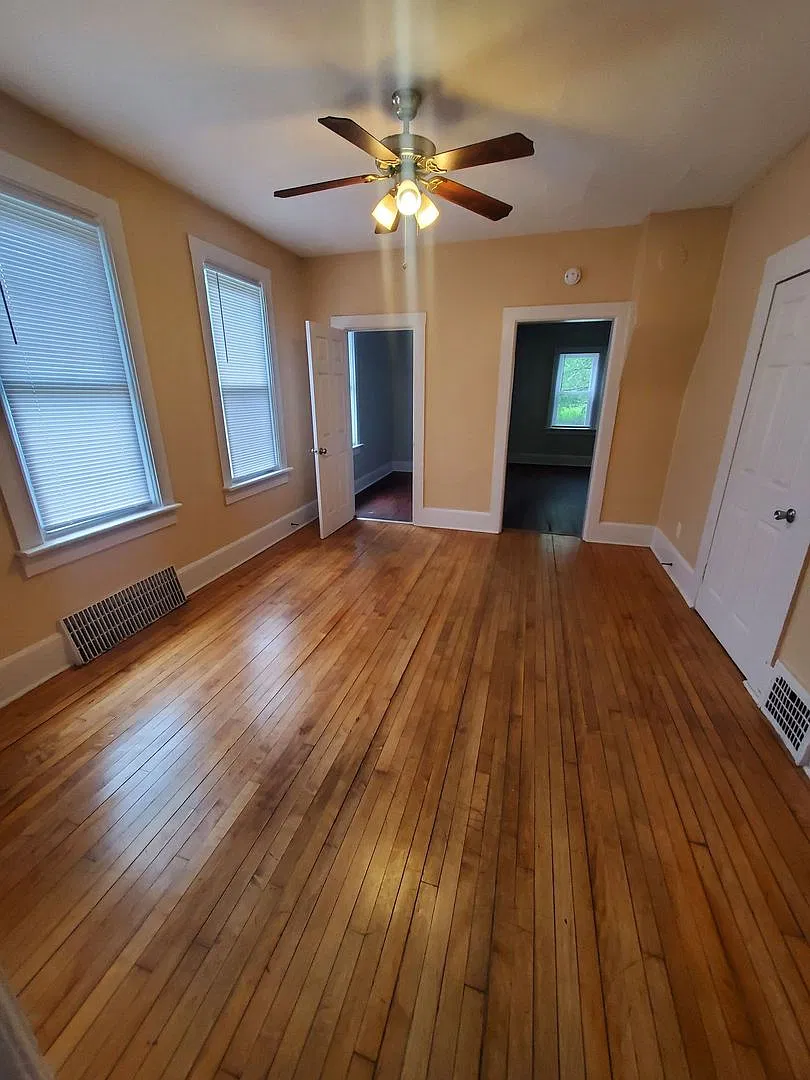 3 Bedroom Single Family — Photo 4