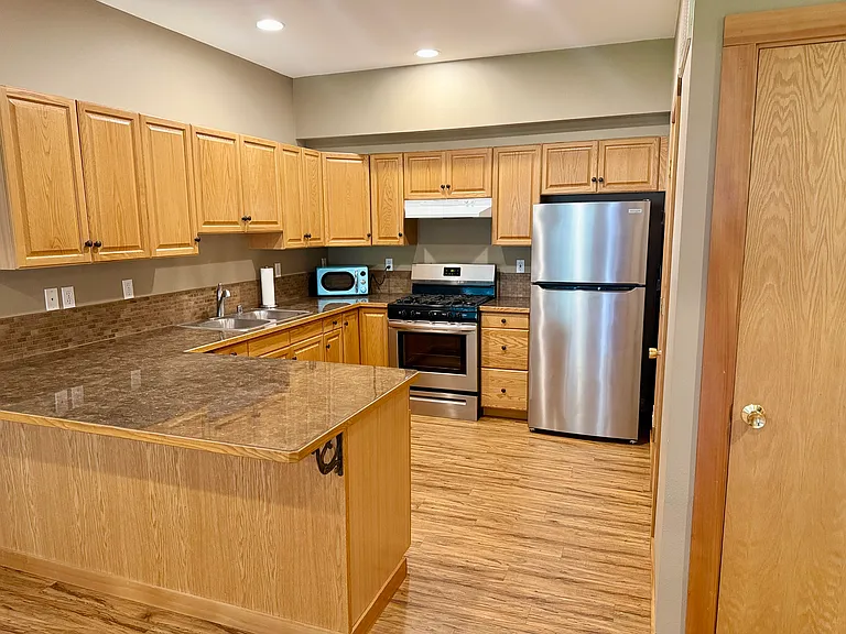 914 Citadel Dr #E — Photo 2