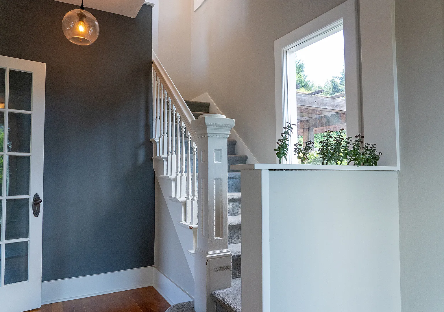 Gorgeous Colonial 3 bedroom home with views waiting for you! — Photo 1