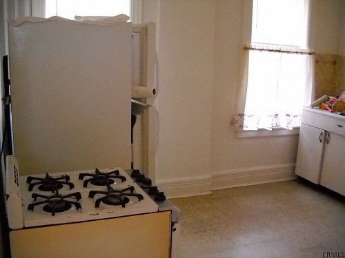 4th image of 385 Livingston Ave