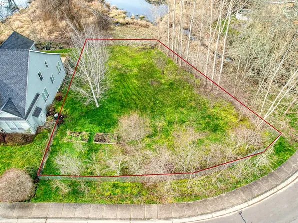 335 NE Hillwood Dr, Hillsboro, OR 97124