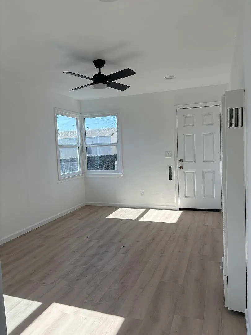 Charming Fully Renovated 1-Bedroom Home Available Now! — Photo 2