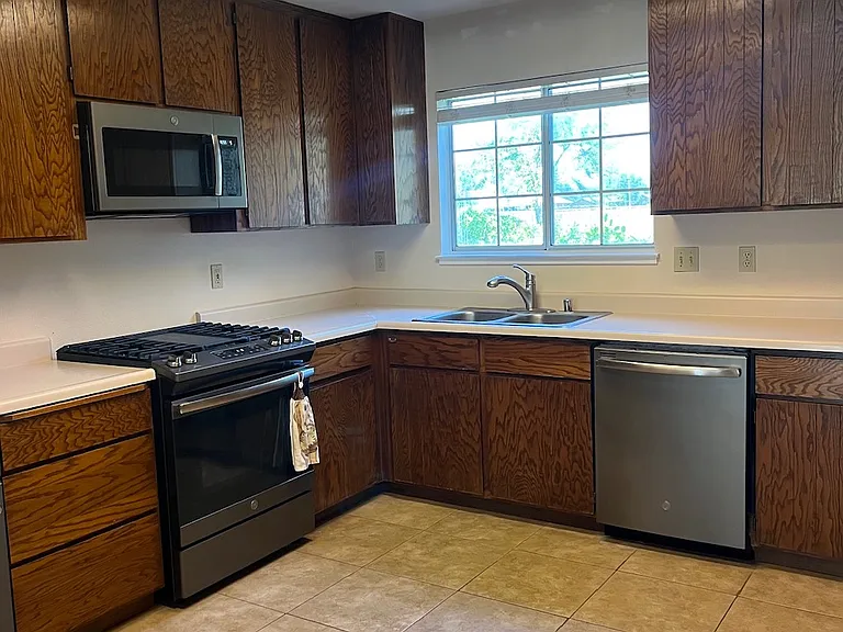 8664 Deschutes Rd — Photo 18