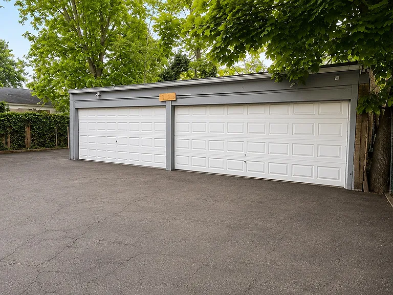 GARAGE PARKING