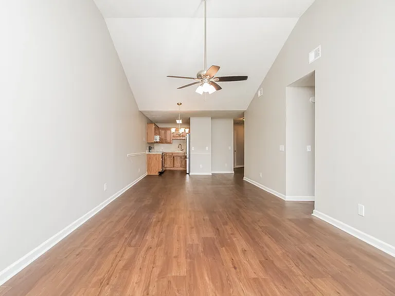 603 Freedom Ct — Photo 4