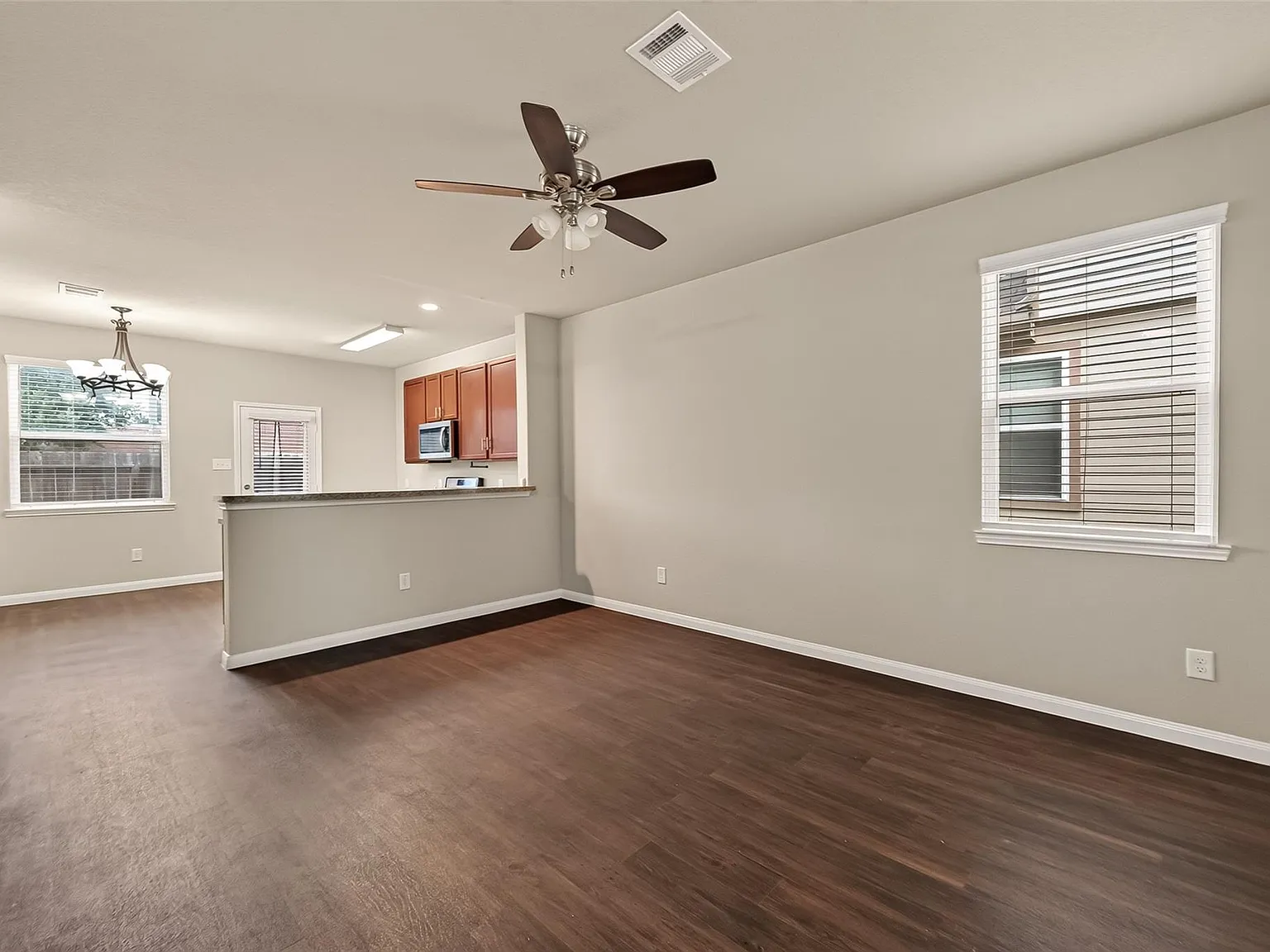 4 bed, 2.5 bath, 1830 sqft, $1,995 — Photo 4