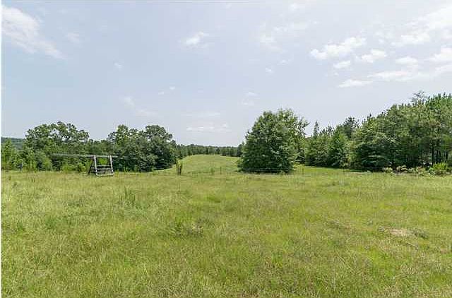 2nd image of 1865 Mill Creek Rd