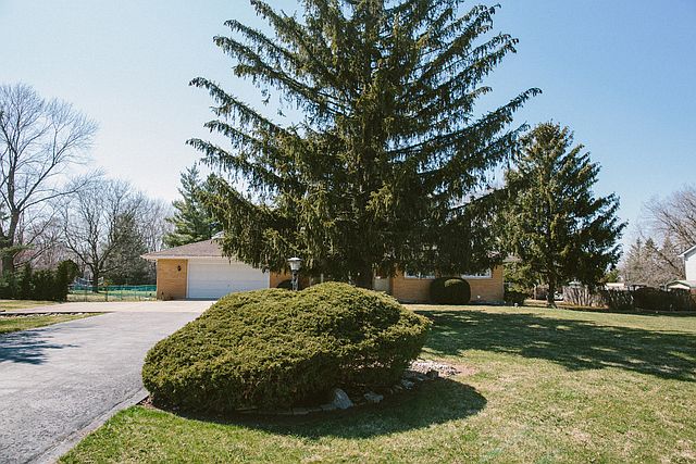 1st image of 40 Lake Shore Dr