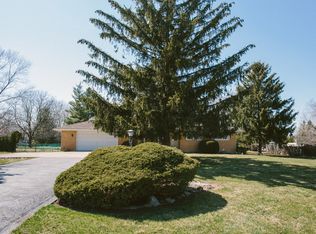 40 Lake Shore Dr, Wauconda, IL 60084