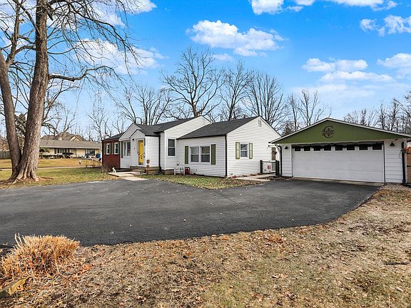 4th image of 2849 Canterbury Ln