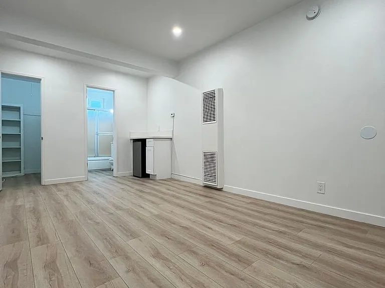1723 S Westgate Ave — Photo 2