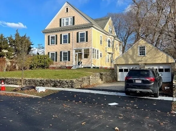 73 Moore Ave, Worcester, MA 01602