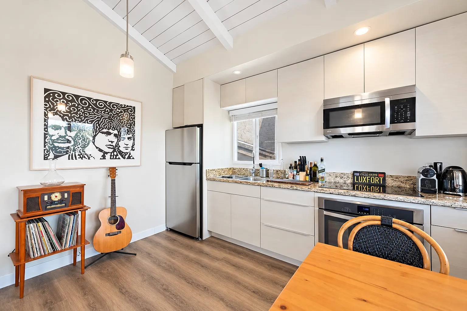 Studio, 500 sqft, $2,500 — Photo 2