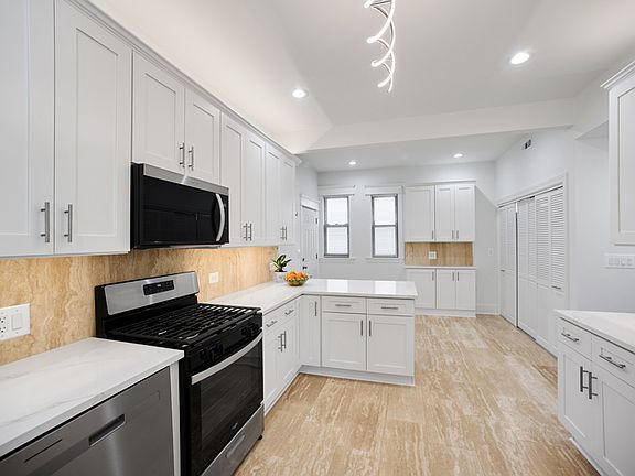 4th image of 858 W Armitage Ave #3