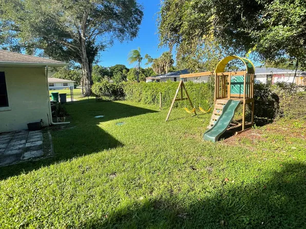 2616 Newport Dr, Fort Pierce, FL 34982