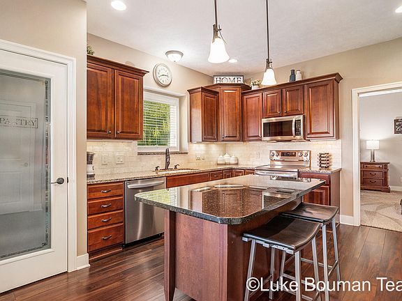 3rd image of 6177 N Elmwood Lake Dr