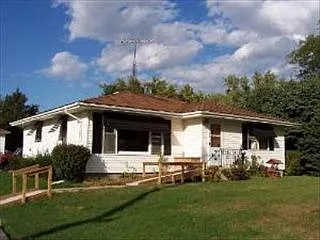 244 Edgewood Ct photo 1